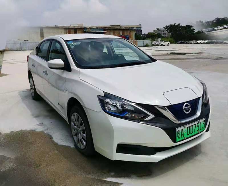 日產純電車